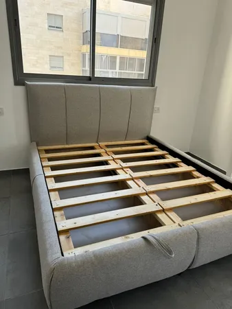 מיטה לחדר שינה כולל ארגז מצעים